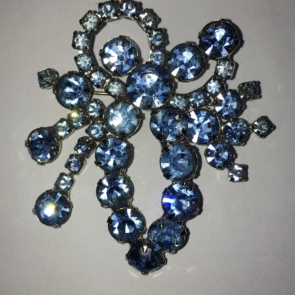 Vintage Sparkling Blue Stones Brooch